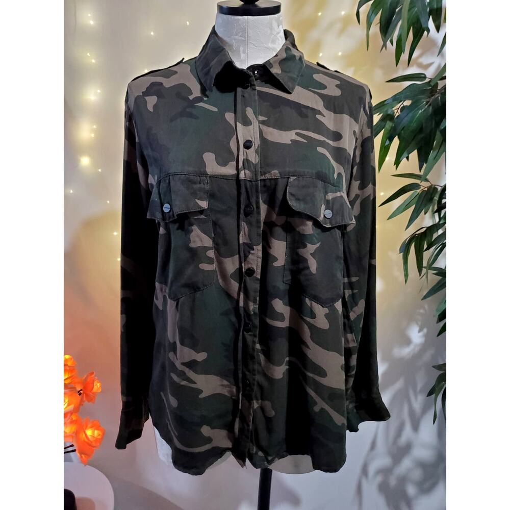 Sanctuary Womens Camo Boyfriend Shacket Snap Down Shirt Size S Green Pockets